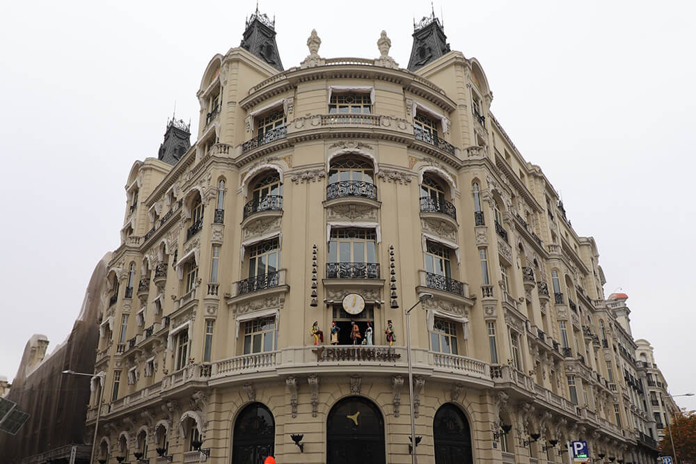 EDIFICIO PLUS ULTRA - GROUPAMA 
Localidad: Madrid 
Superficie: 9.000 m2 
Descripción: Proyecto con DO integral de instalaciones  y licencia actividad