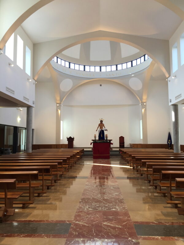 IGLESIA Y CENTRO PARROQUIAL SANTO TOMÁS DE VILLANUEVA 
Localidad: Alcalá de Henares - Madrid 
Superficie: 1.400 m2 
Descripción: Proyecto con DO integral de instalaciones y licencia actividad