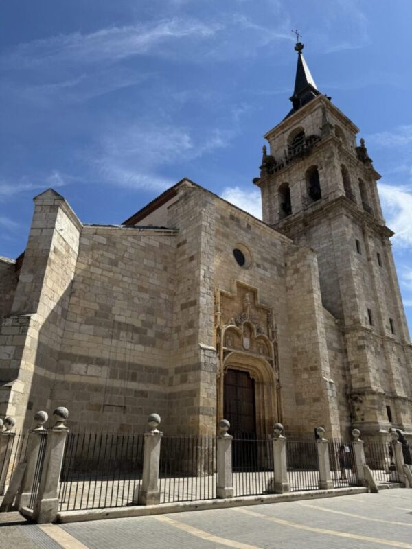 CATEDRAL MAGISTRAL Y MUSEO (s.XV-s.XVII) 
Localidad: Alcalá de Henares - Madrid 
Superficie: 5.200 m2 
Descripción: Proyecto integral remodelación instalaciones