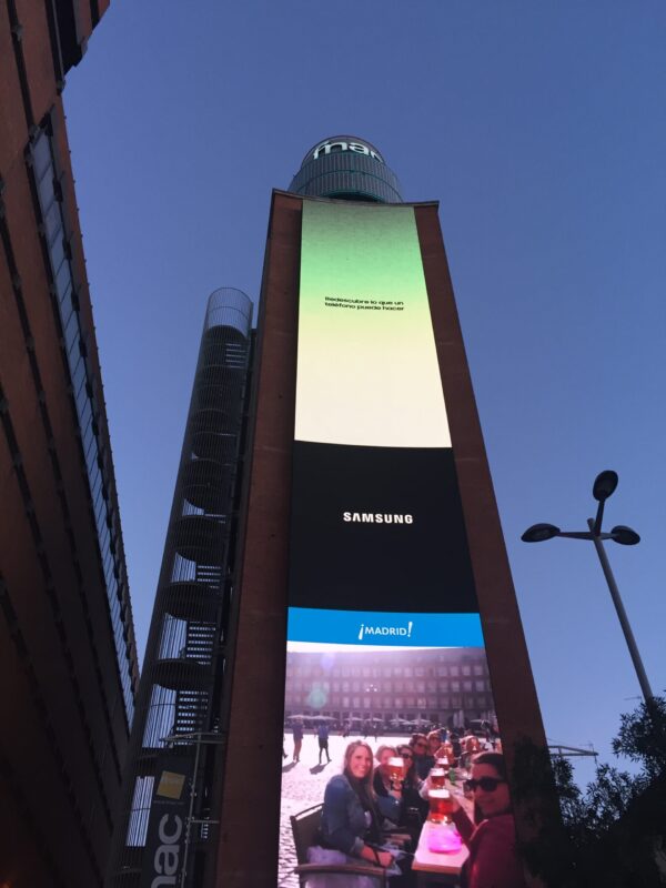 PANTALLAS LED FNAC CALLAO 
Localidad: Madrid 
Superficie: 223 m2 
Descripción: Proyecto con DO instalaciones  y licencia de actividad