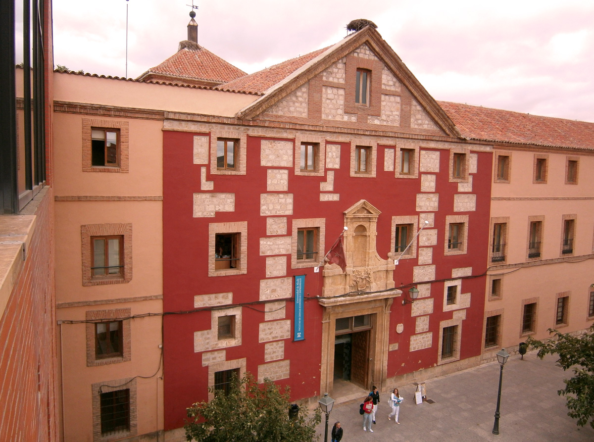 COLEGIO DE MINIMOS (s.XVII) 
Localidad: Alcalá de Henares - Madrid 
Superficie: 6.300 m2 
Descripción: Proyecto con DO integral de instalaciones